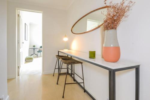  Beautiful Seaview Apartment - 10 min from the sea! in Estoril