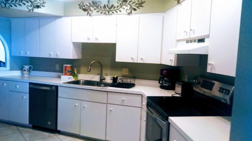 3000 Sq Ft Beach and Bay Condo - main image