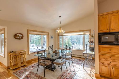 Beautiful 3500sf Lake Tahoe Home W/ Open Layout thumb 2