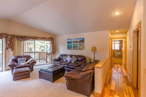 Beautiful 3500sf Lake Tahoe Home W/ Open Layout thumb 3