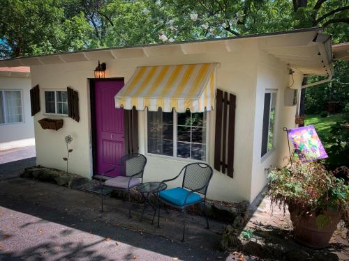 Sherwood Court Cottages - image 14