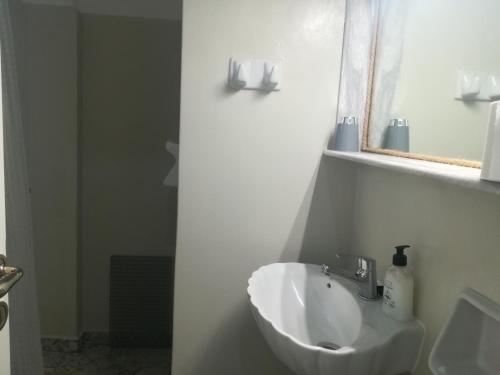 Two-Bedroom Apartment with Garden View image 9