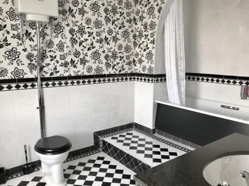Loftsome Bridge Hotel - image 11