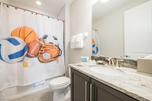 Vibrant Home with Theater Room & Pool Table near Disney - 7713G - image 10
