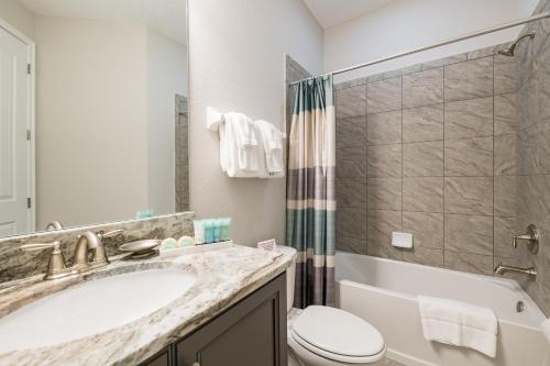 Vibrant Home with Theater Room & Pool Table near Disney - 7713G - image 13