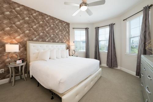 Vibrant Home with Theater Room & Pool Table near Disney - 7713G - image 9