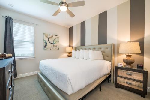 Vibrant Home with Theater Room & Pool Table near Disney - 7713G - image 2