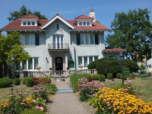 Hanover House Bed and Breakfast in Niagara Falls, USA