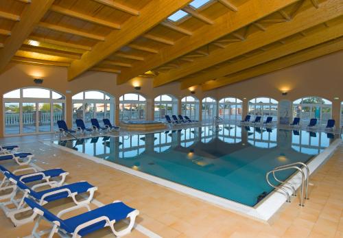  New modern apartment with free access to spa, gym and pool in Boavista Resort, Lagos in Lagos