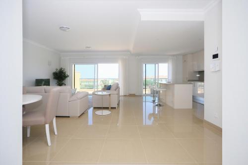  New modern apartment with free access to spa, gym and pool in Boavista Resort, Lagos in Lagos