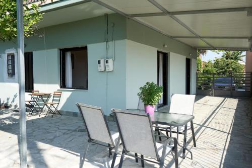 ทางเข้า, Filoxenia House at Anemochori village in พีร์กอส
