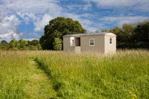 Romantic Secluded Shepherd Hut Hares Rest