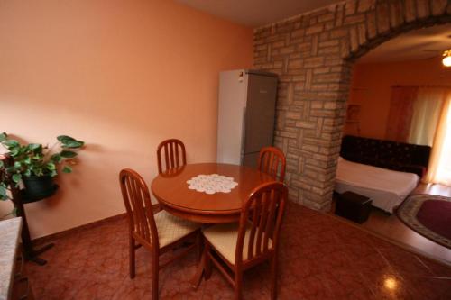 Seaside apartments with a swimming pool Pag - 6412 - image 13