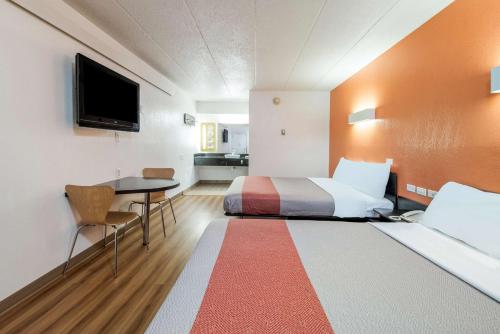 Motel 6-Columbus OH - Worthington - image 2