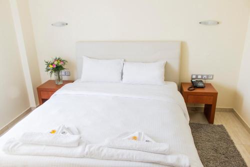 Small Double Room image 2