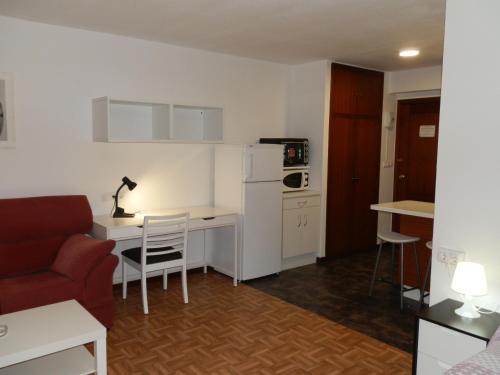 Apartamentos Turisticos Beatriz - image 13