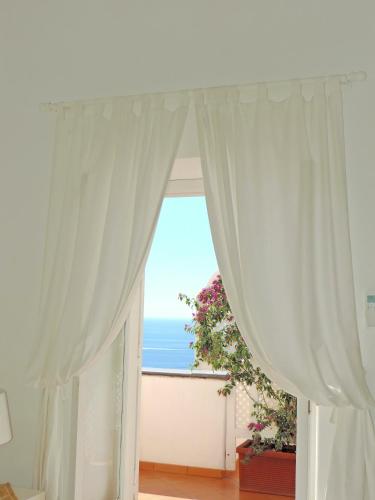 Superior Double Room with Sea View image 9