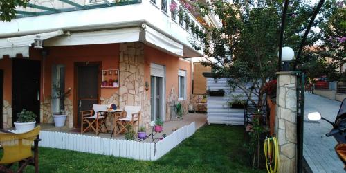  The House At The Pines in Péfka