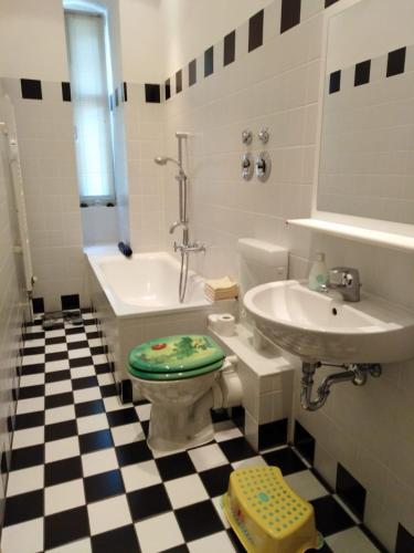 Bathroom, Wohnung 15 in Treptow