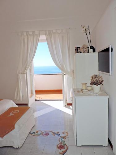 Standard Double Room with Sea View image 8