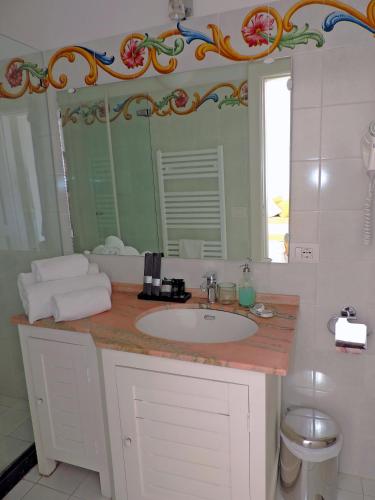 Standard Double Room with Sea View image 9