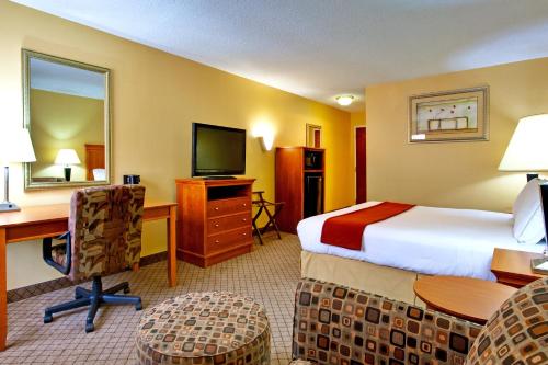 Holiday Inn Express Hurricane Mills Waverly, an IHG Hotel