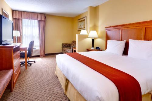 Holiday Inn Express Hurricane Mills Waverly, an IHG Hotel