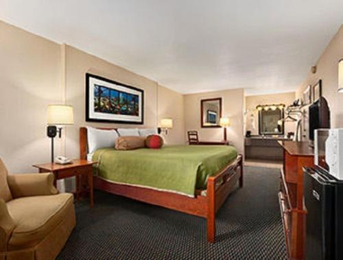 Travelodge by Wyndham New Orleans Harvey Hotel