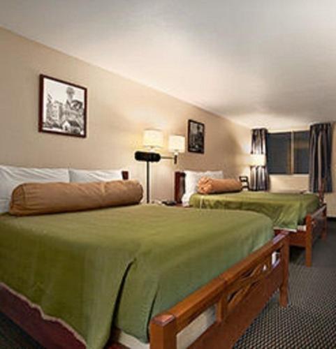 Travelodge by Wyndham New Orleans Harvey Hotel