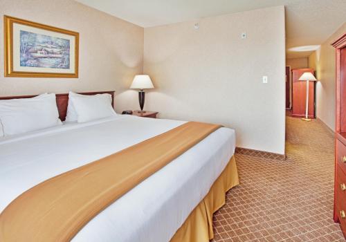 Holiday Inn Express Hotel & Suites Beatrice