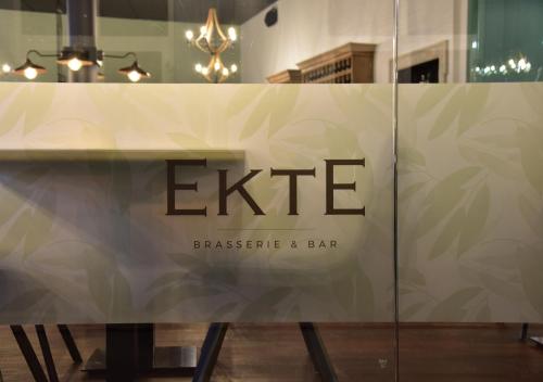 Front desk [24-hour]