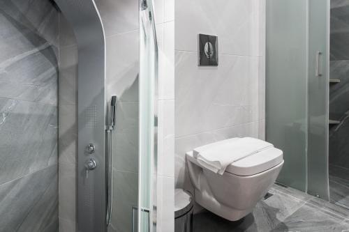 Urban & Cozy 1BD Apartment in Ampelokipoi Area by UPSTREET - image 4