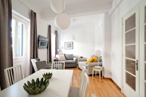 Art in Athens Suite, Atenas