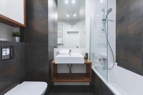 Okecie Airport Studio Bakalarska 2 P&O Serviced Apartments - image 10