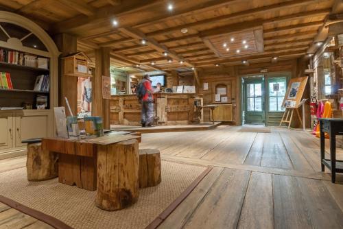 Lobby, Residence Les Fermes de Meribel - maeva Home in Meribel Village