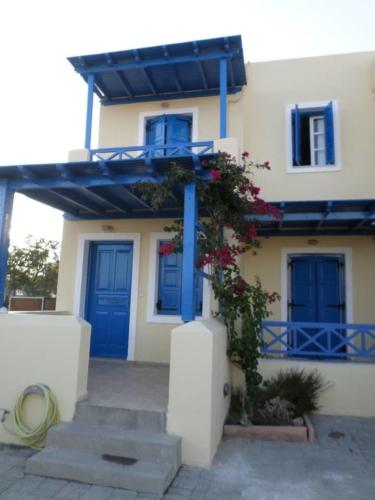  Santorious Apartments in Megalochori