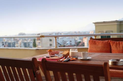 Friends Terrace, Tirana