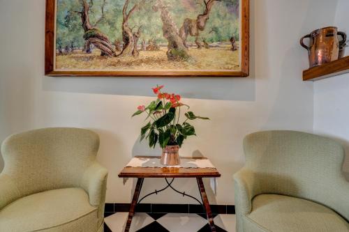Hotel Sis Pins - image 10