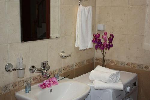 Two-Bedroom Suite image 8