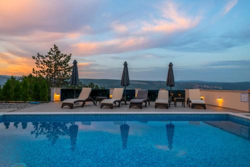 Holiday House Luxury with heated pool - Grubine