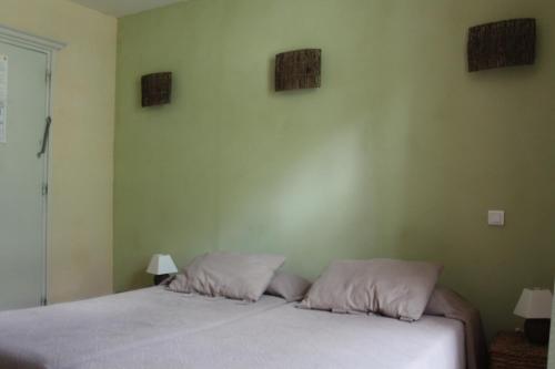 2 twin beds