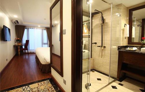 1 king bed, 2 twin beds