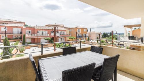 One-Bedroom Apartment with Balcony