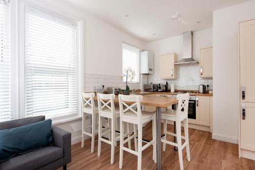 . Oliverball Serviced Apartments - Francis Heights - Modern 2 bedroom apartment in Portsmouth