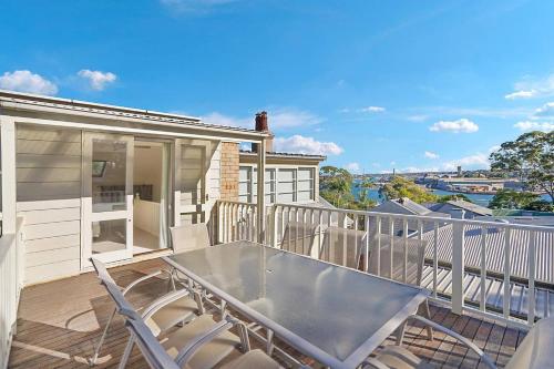 Spacious Victorian With Harbour View Terrace - image 3