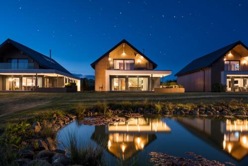 Зовнішній вигляд готелю, Lochside House Hotel And Spa in Камнок