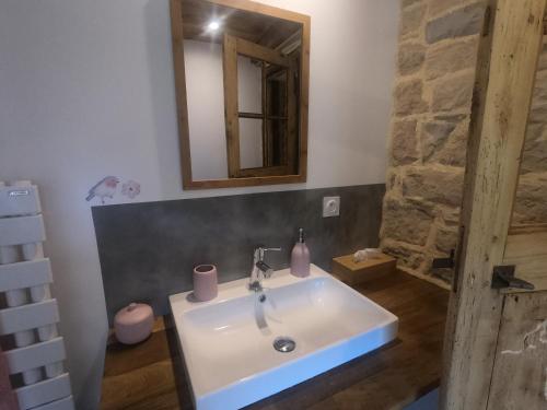 chambres d'hôtes le clos marty Room Type - Double Room with Private Bathroom
