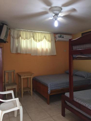 1 double bed, 1 bunk bed