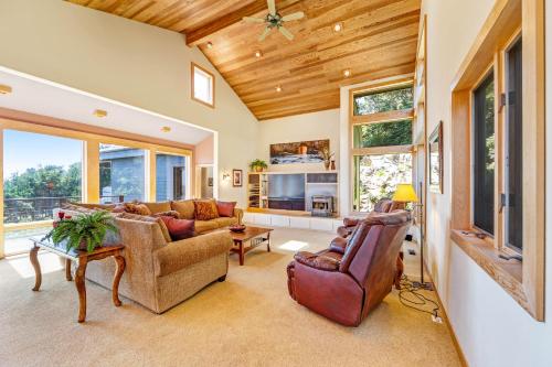 Pacific View - image 6