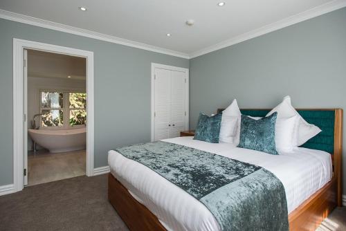 Mangapapa Hotel Mangapapa Hotel is perfectly located for both business and leisure guests in Hastings. The property offers guests a range of services and amenities designed to provide comfort and convenience. Take ad